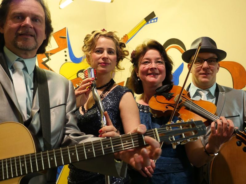 Mike Jehn and the Hotstrings Mike Jehn and the Hotstrings