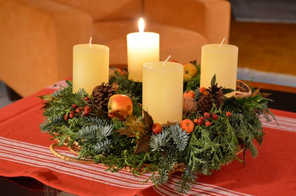 Adventskranz mit einer brennenden Kerze (hergestellt von Simone Bienossek, Lebenswert Neudorf) Adventskranz mit einer brennenden Kerze