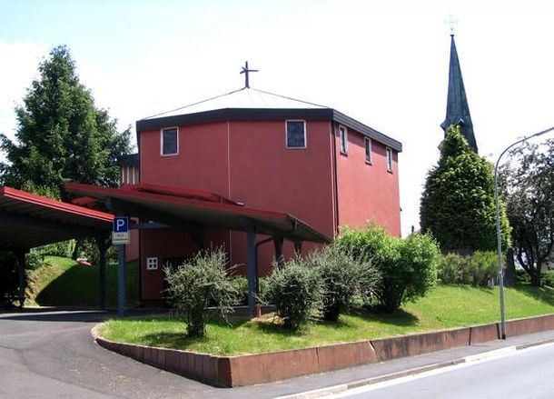 Johanneskirche mit Trauerhalle