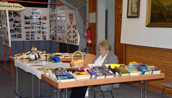 Bücherstand des Treffpunkt Neudorf eV