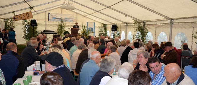 Publikum im Festzelt