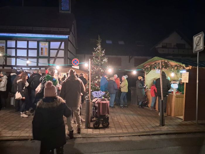 Blick auf den Neudorfer Weihnachtsmarkt Blick auf den Neudorfer Weihnachtsmarkt