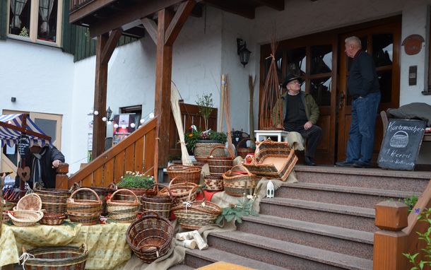 Wintermarkt 2014 auf dem Weidenhof: Korbflechter