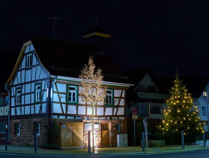 Rathaus Neudorf Advent 2020 by Nils Korn