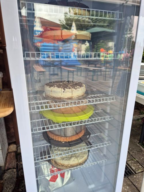 Kuchen im Kühlschrank Kuchenbuffet