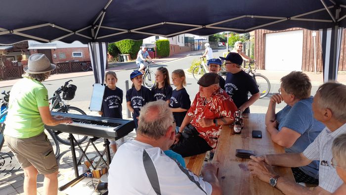 Die Kinzigspatzen singen bei der Öffnung des Heimatmuseums am 27.07.2022