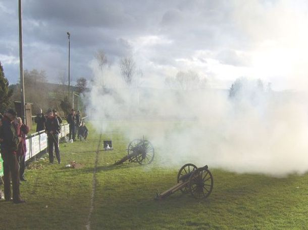 Böllerschießen Weihnachten 2007 auf dem Sportgelände Hesseldorf