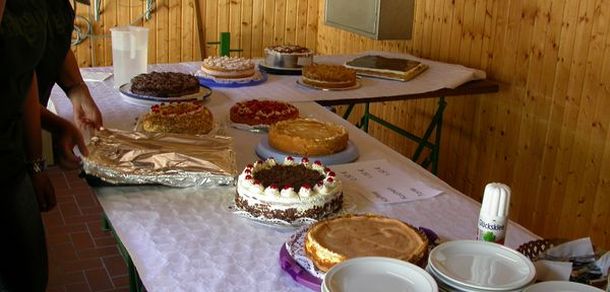 Kuchenbuffet bei der Maifeier 2011 des SV Neudorf