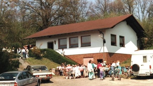 Schützenhaus bei der Maifeier 1989