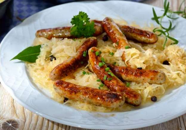 Bratwürste mit Kraut Bratwürste mit Kraut