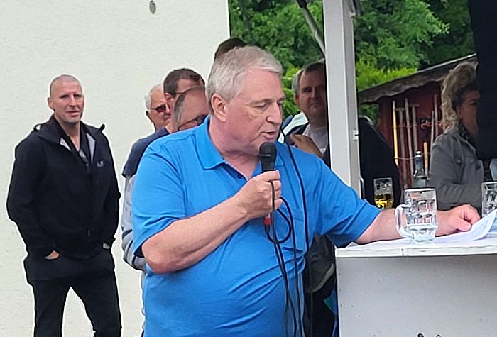 1. Vorsitzender Thomas Joffroy spricht bei der Jubiläumsfeier