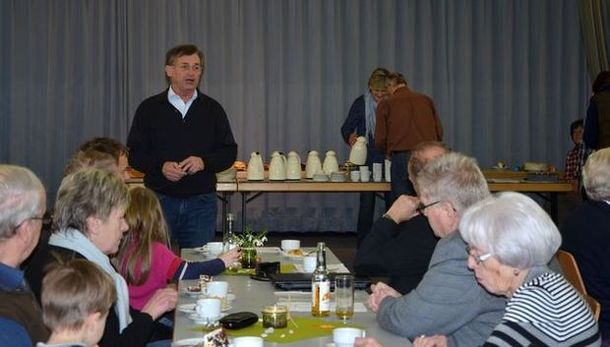 Frank Schneider bei seinem Vortrag im gut besuchten Dorfgemeinschaftshaus