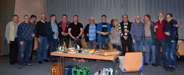 Gruppenbild der Weinfreunde nach der JHV 2016